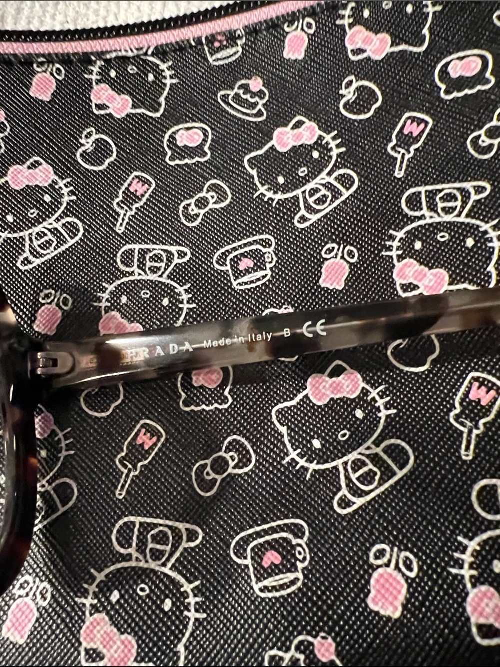 Authentic Prada Brown Tortoiseshell Cat-Eye Sunglasses
Luxury designer glasses - Picture 8 of 10